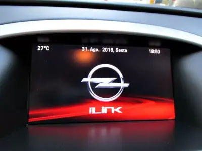 Opel Astra Sports Tourer 2016 - 7490 EUR, 250000 km - AUTO.MOTO.pt - 250000km - foto 23 de 49