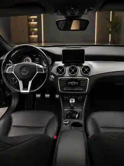Mercedes-Benz GLA 200 2015 - 17990 EUR, 165000 km - AUTO.MOTO.pt - 165000km - foto 4 de 4