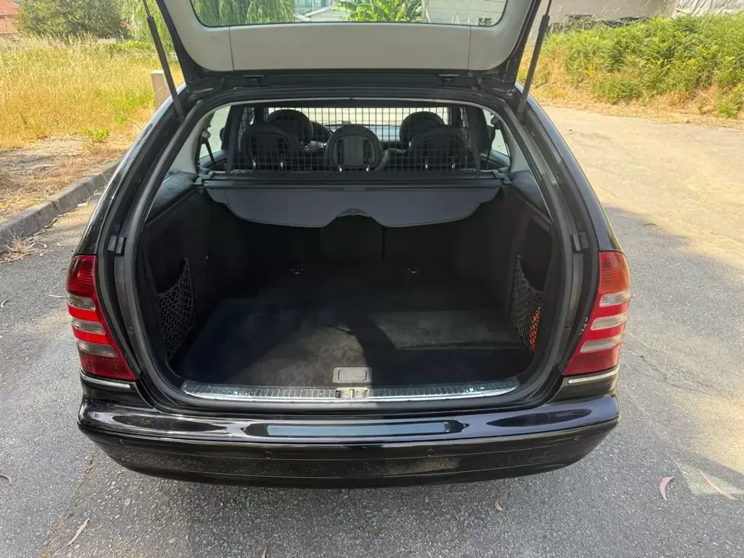 Mercedes-Benz C 220 2002 - 6450 EUR, 227000 km - AUTO.MOTO.pt - 227000km - foto 26 de 31
