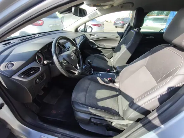 Opel Astra Sports Tourer 2016 - 9900 EUR, 204000 km - 204000km - foto 14 de 18