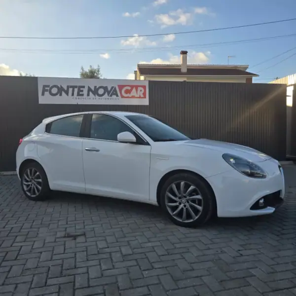 Alfa Romeo Giulietta 2016 - 10950 EUR, 172955 km - AUTO.MOTO.pt - 172955km - foto 12 de 32