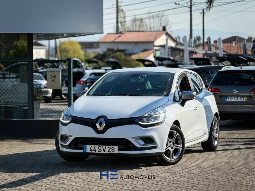 Renault Clio 2017 - 10500 EUR, 107000 km - AUTO.MOTO.pt - 107000km - foto 1 de 12