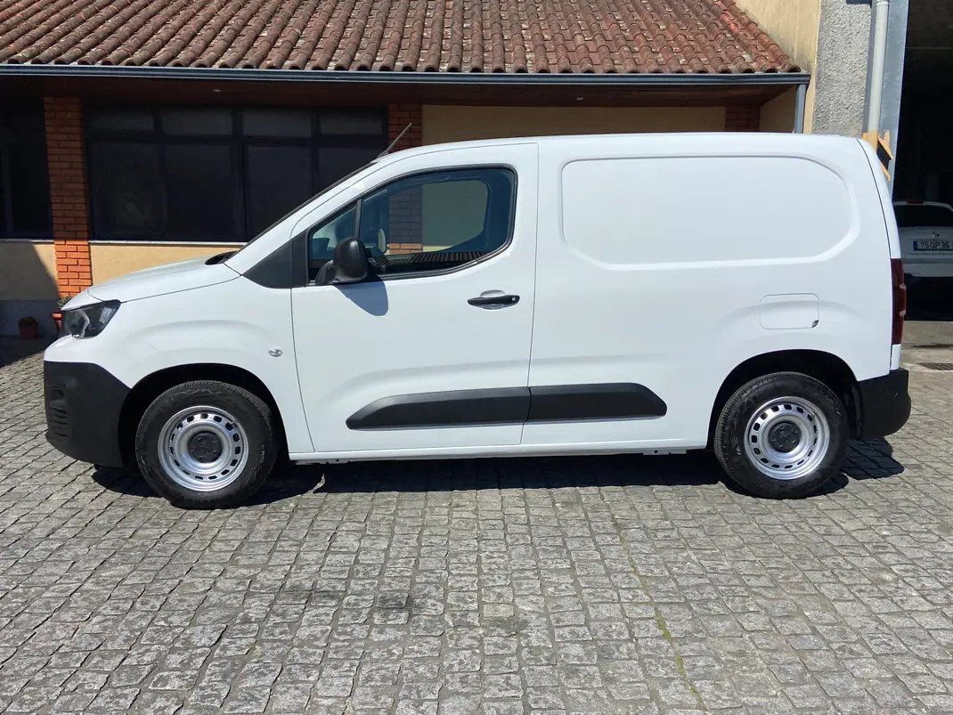 Peugeot Partner 1.6 BlueHdi 100cv Premium 2019 - 14980 EUR, 126882 km - AUTO.MOTO.pt - 126882km - foto 2 de 17