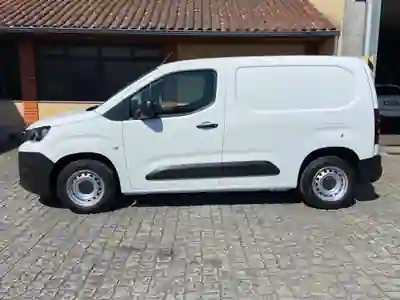 Peugeot Partner 1.6 BlueHdi 100cv Premium 2019 - 14980 EUR, 126882 km - AUTO.MOTO.pt - 126882km - foto 2 de 17