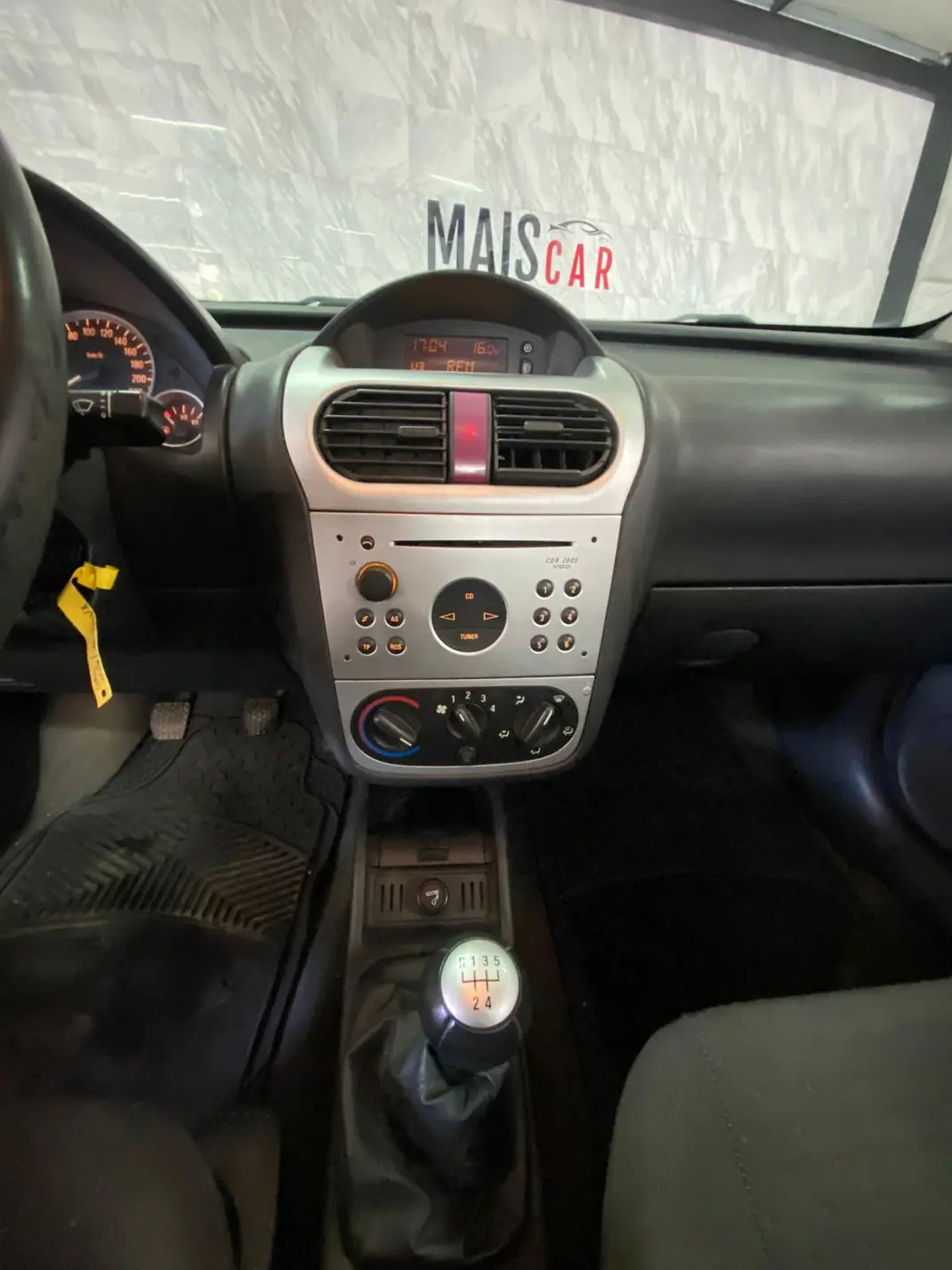 Opel Corsa 2003 - 1250 EUR, 250000 km - AUTO.MOTO.pt - 250000km - foto 12 de 21