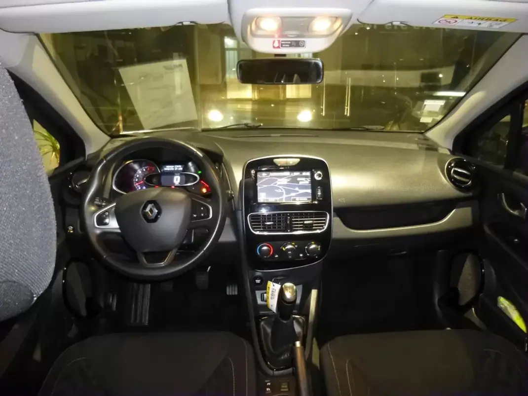 Renault Clio 2019 - 11700 EUR, 116904 km - AUTO.MOTO.pt - 116904km - foto 11 de 32