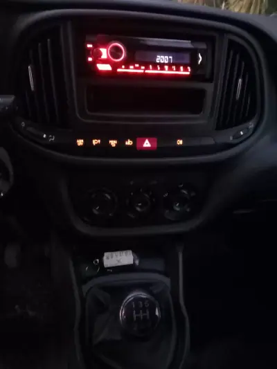 Fiat Doblo 2018 - 7500 EUR, 429470 km - AUTO.MOTO.pt - 429470km - foto 8 de 11