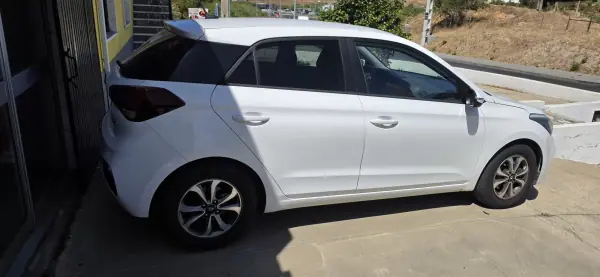 Hyundai i20 2020 - 11500 EUR, 101000 km - 101000km - foto 3 de 3