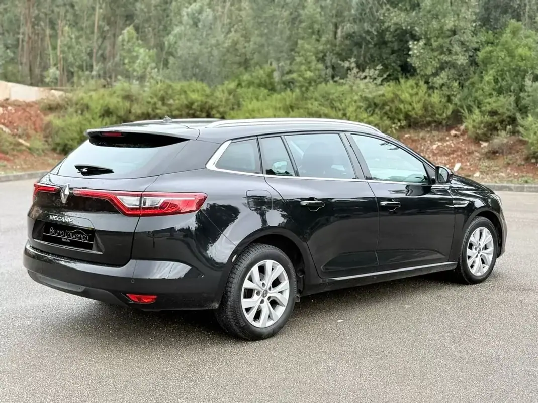 Renault Mégane Sport Tourer 2019 - 12900 EUR, 128050 km - AUTO.MOTO.pt - 128050km - foto 17 de 18