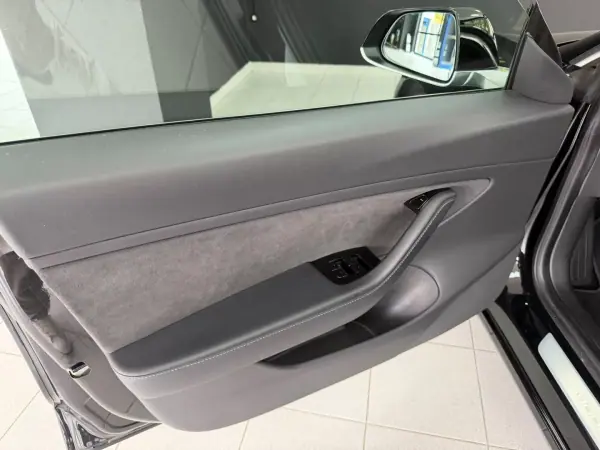 Tesla Model 3 2019 - 28500 EUR, 74000 km - AUTO.MOTO.pt - 74000km - foto 17 de 26