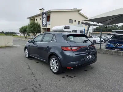 Renault Mégane 2016 - 13990 EUR, 178000 km - AUTO.MOTO.pt - 178000km - foto 5 de 32