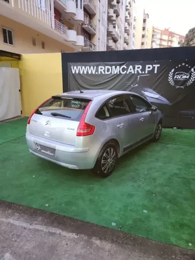 Citroën C4 2010 - 4990 EUR, 182000 km - AUTO.MOTO.pt - 182000km - foto 5 de 11