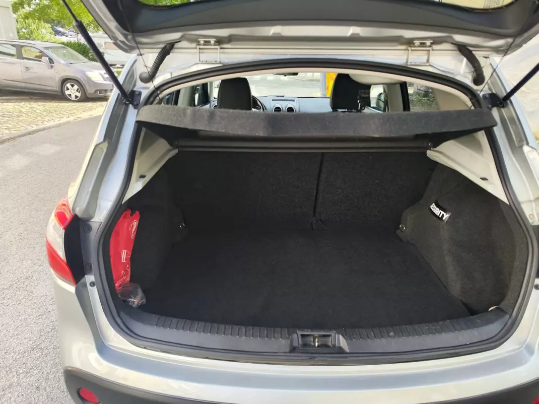 Nissan Qashqai 2013 - 9980 EUR, 197150 km - AUTO.MOTO.pt - 197150km - foto 19 de 40