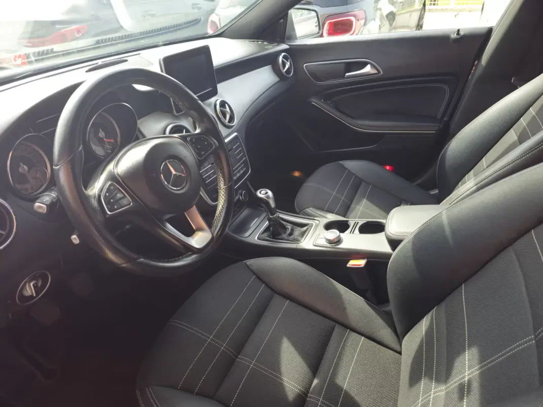 Mercedes-Benz CLA 200 2015 - 17500 EUR, 169158 km - AUTO.MOTO.pt - 169158km - foto 8 de 15