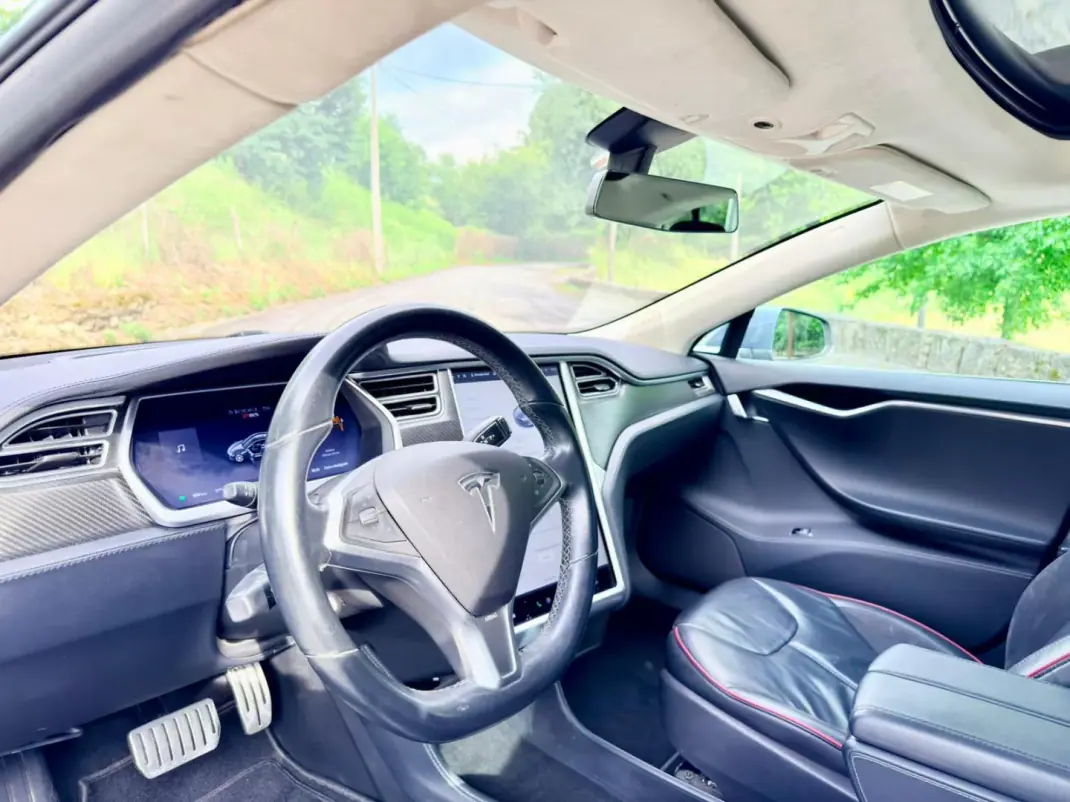 Tesla Model S 2013 - 15500 EUR, 306000 km - AUTO.MOTO.pt - 306000km - foto 22 de 24
