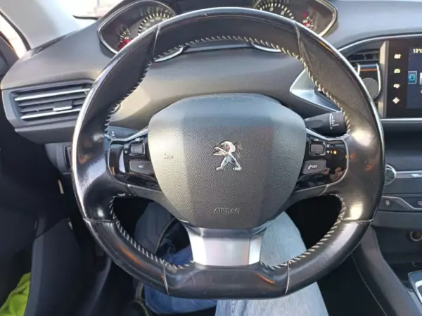 Peugeot 308 SW 2017 - 11000 EUR, 230125 km - AUTO.MOTO.pt - 230125km - foto 10 de 15