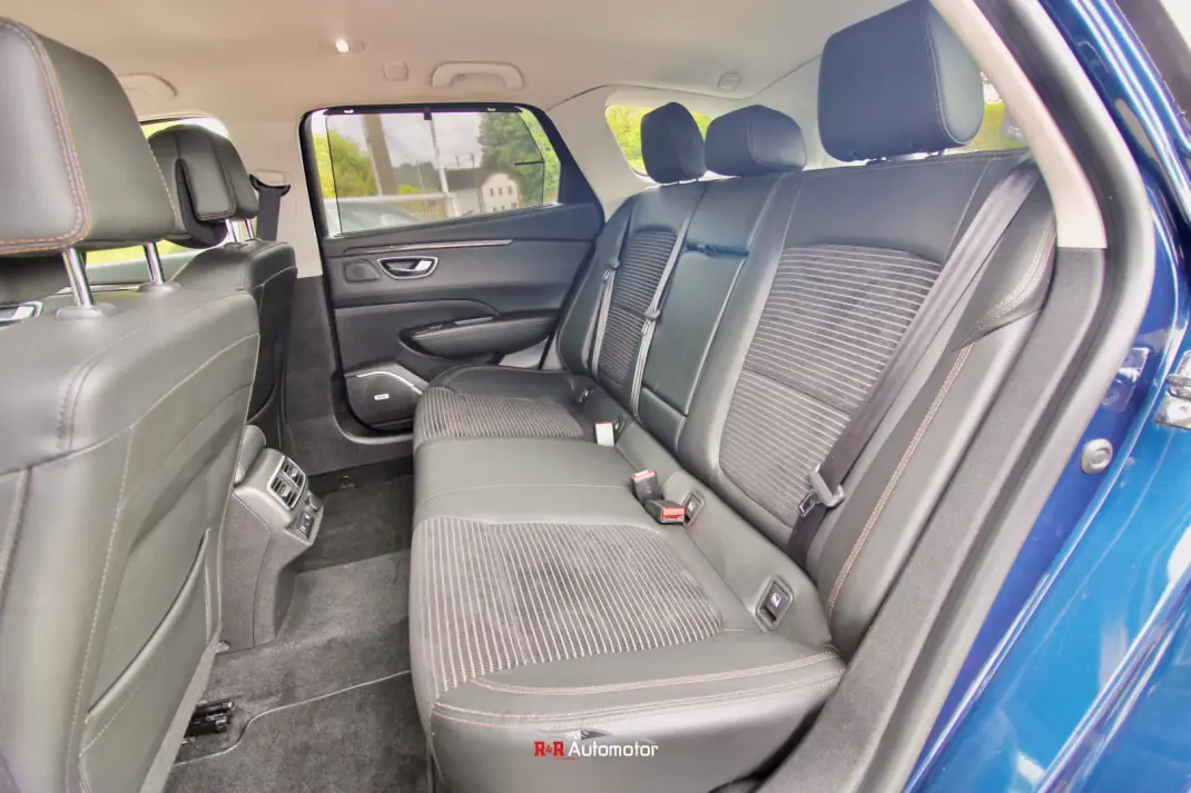 Renault Talisman Sport Tourer 2016 - 14750 EUR, 104000 km - AUTO.MOTO.pt - 104000km - foto 18 de 46