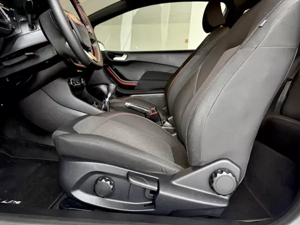 Ford Fiesta 2018 - 11000 EUR, 146800 km - AUTO.MOTO.pt - 146800km - foto 28 de 78
