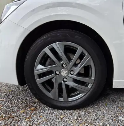Peugeot 208 2022 - 13490 EUR, 109000 km - AUTO.MOTO.pt - 109000km - foto 21 de 21
