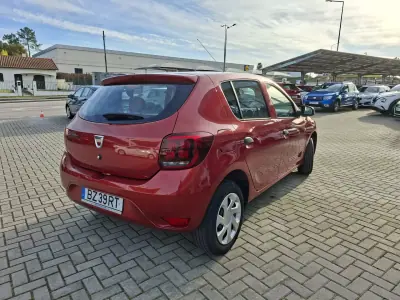 Dacia Sandero 2017 - 9150 EUR, 92800 km - AUTO.MOTO.pt - 92800km - foto 6 de 23