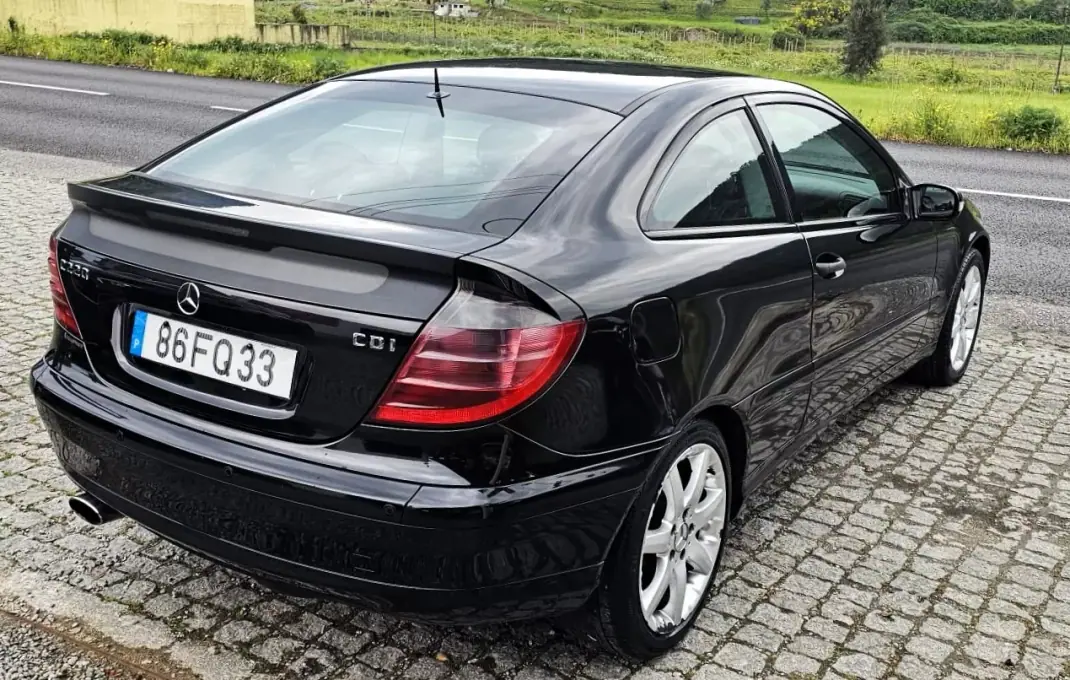Mercedes-Benz C 220 2002 - 7500 EUR, 300000 km - AUTO.MOTO.pt - 300000km - foto 2 de 22