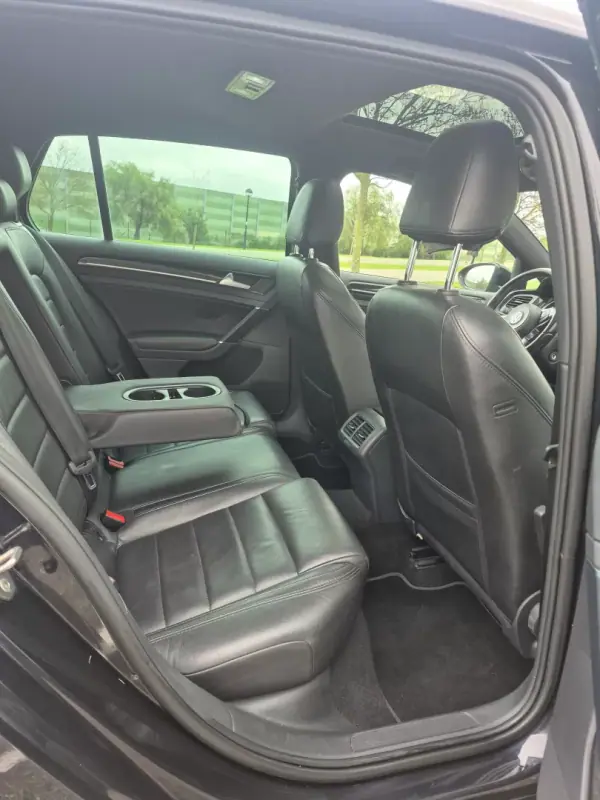 Volkswagen Golf 2016 - 15490 EUR, 211638 km - AUTO.MOTO.pt - 211638km - foto 17 de 28