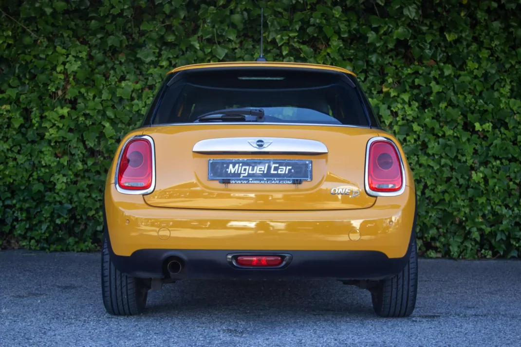 MINI One 2015 - 11900 EUR, 194500 km - AUTO.MOTO.pt - 194500km - foto 9 de 18