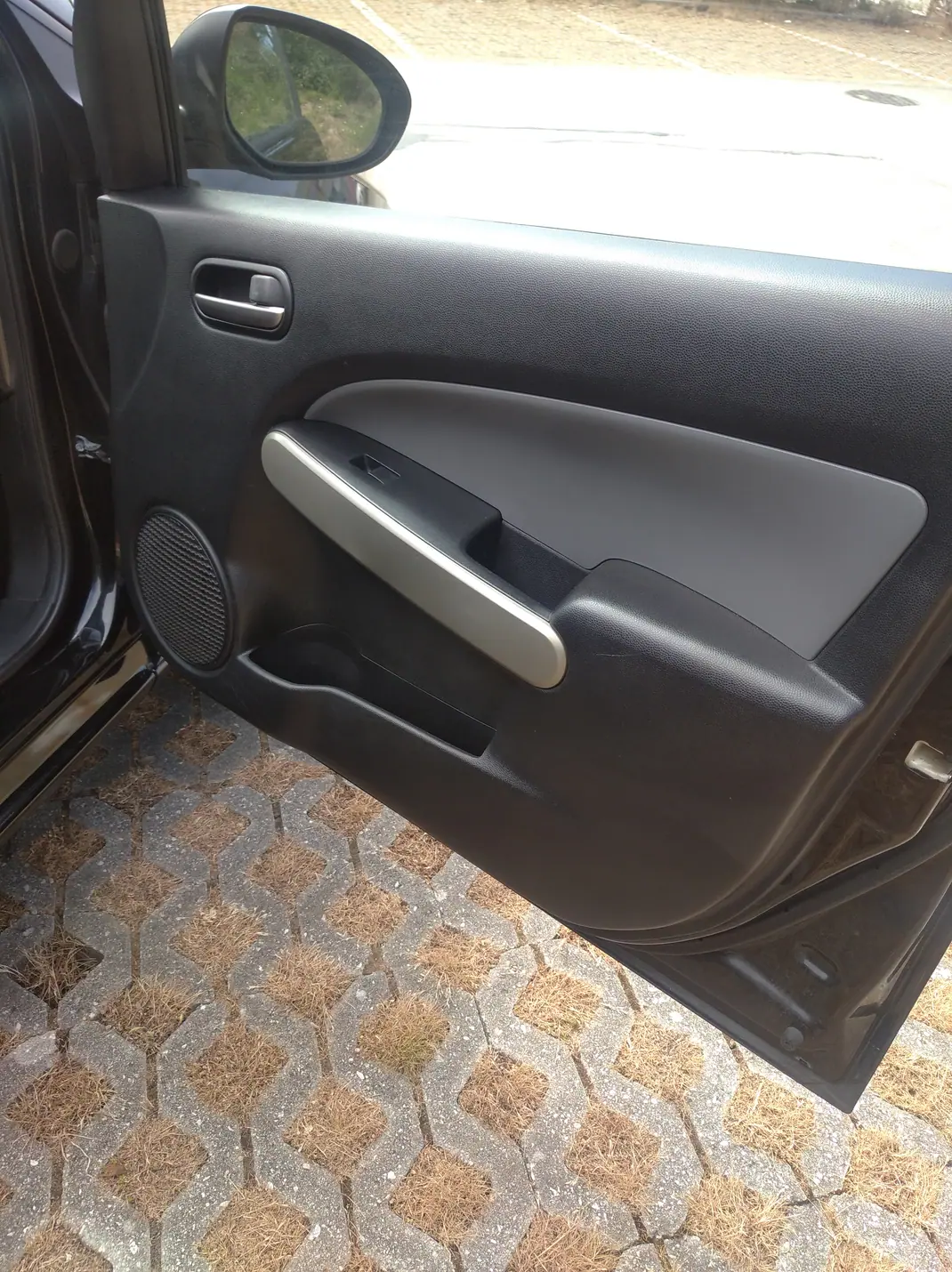 Mazda 2 2010 - 4700 EUR, 137880 km - AUTO.MOTO.pt - 137880km - foto 5 de 13