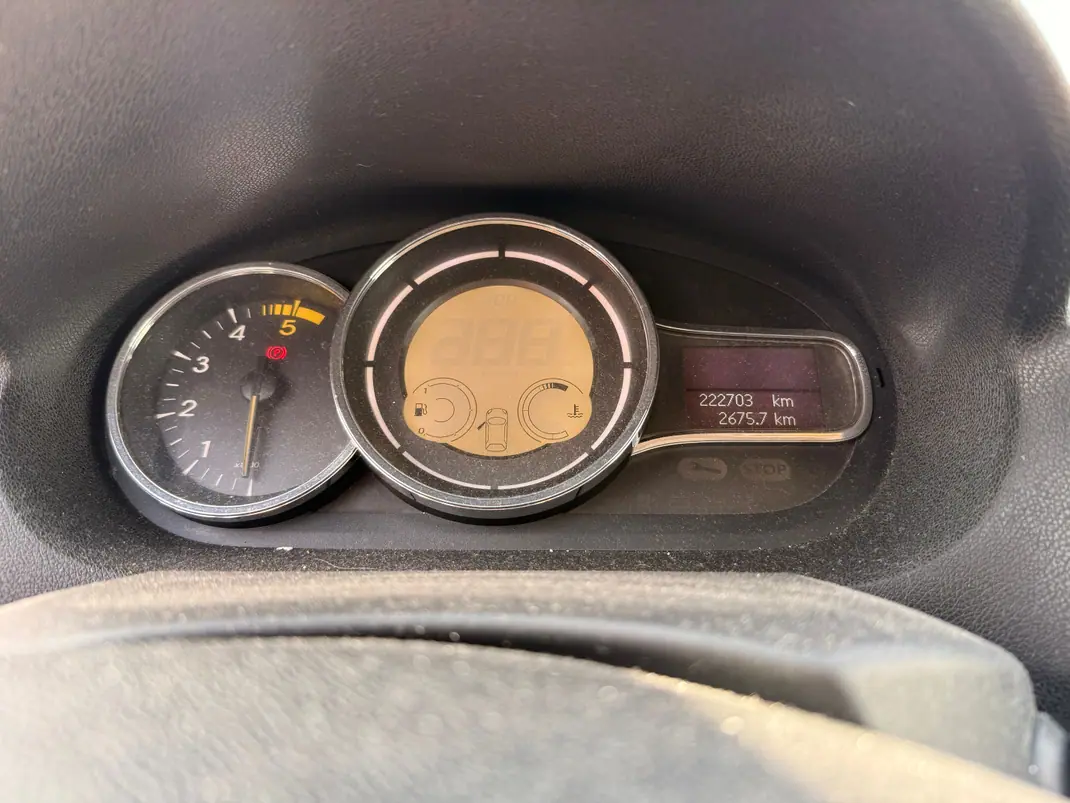 Renault Mégane Coupe 2009 - 5000 EUR, 223610 km - 223610km - foto 5 de 5
