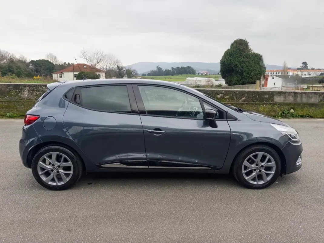 Renault Clio 2019 - 10990 EUR, 128000 km - AUTO.MOTO.pt - 128000km - foto 9 de 43