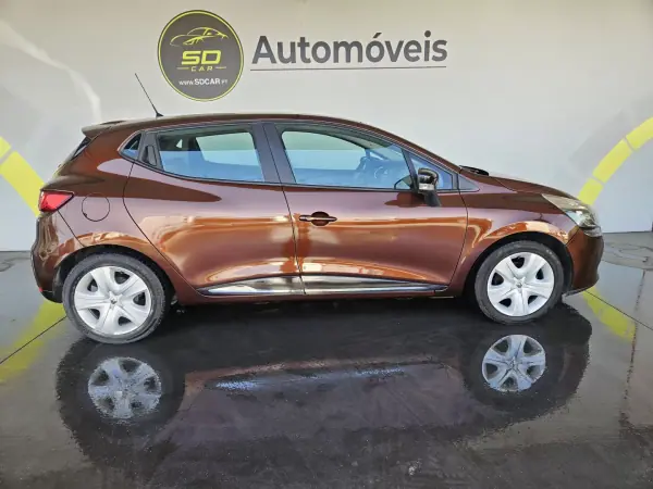 Renault Clio 2014 - 7250 EUR, 212000 km - AUTO.MOTO.pt - 212000km - foto 2 de 8