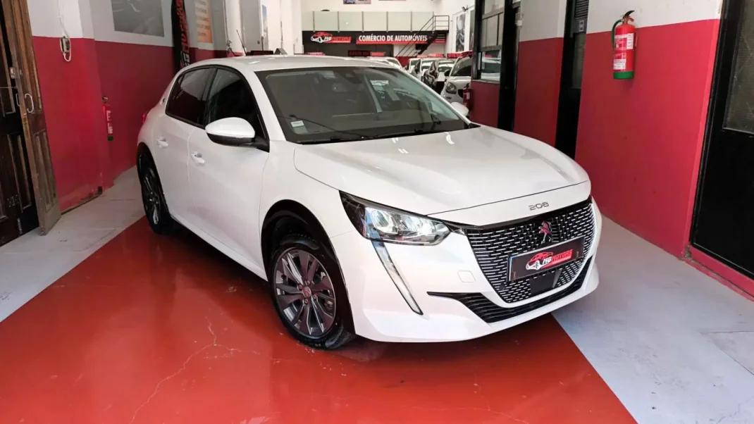 Peugeot e-208 2020 - 20490 EUR, 46617 km - AUTO.MOTO.pt - 46617km - foto 1 de 70