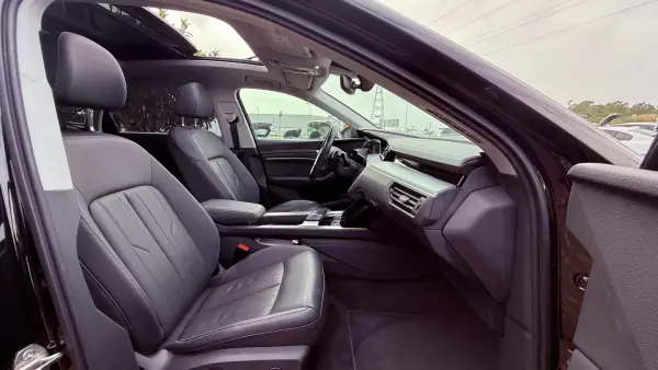 Audi e-tron Sportback 2020 - 31990 EUR, 80000 km - AUTO.MOTO.pt - 80000km - foto 40 de 43