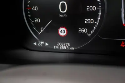 Volvo XC 90 2016 - 24990 EUR, 206775 km - AUTO.MOTO.pt - 206775km - foto 19 de 50