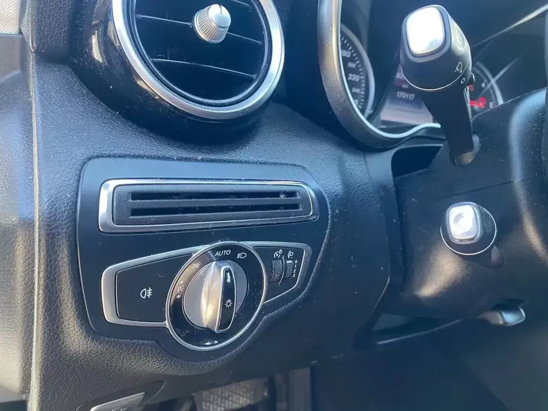 Mercedes-Benz C 200 2016 - 17500 EUR, 170000 km - AUTO.MOTO.pt - 170000km - foto 8 de 23