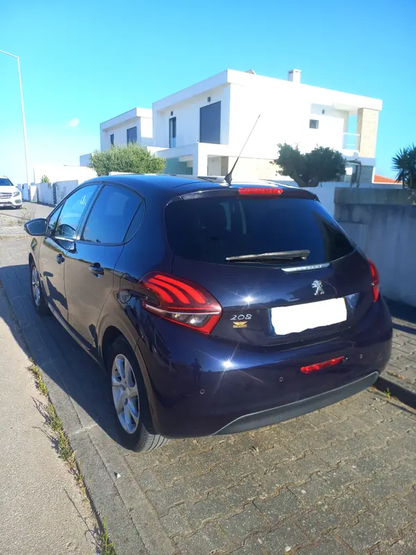 Peugeot 208 2016 - 8000 EUR, 122349 km - AUTO.MOTO.pt - 122349km - foto 2 de 6
