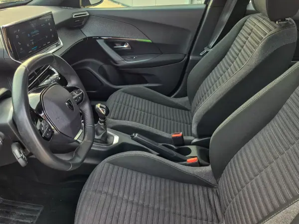 Peugeot 2008 2023 - 17500 EUR, 78409 km - AUTO.MOTO.pt - 78409km - foto 5 de 8