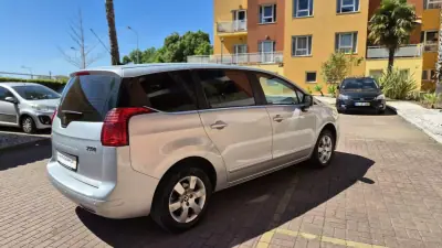 Peugeot 5008 2016 - 8980 EUR, 192000 km - AUTO.MOTO.pt - 192000km - foto 12 de 15