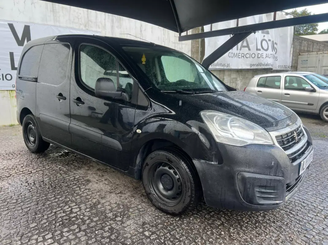 Peugeot Partner 2016 - 8500 EUR, 221000 km - AUTO.MOTO.pt - 221000km - foto 2 de 7