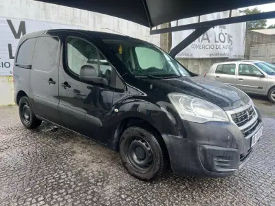 Peugeot Partner 2016 - 8500 EUR, 221000 km - AUTO.MOTO.pt - 221000km - foto 2 de 7