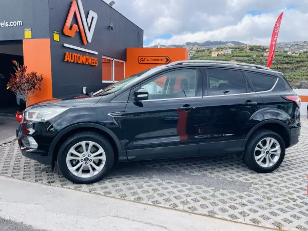 Ford Kuga 2017 - 17950 EUR, 85499 km - AUTO.MOTO.pt - 85499km - foto 4 de 14