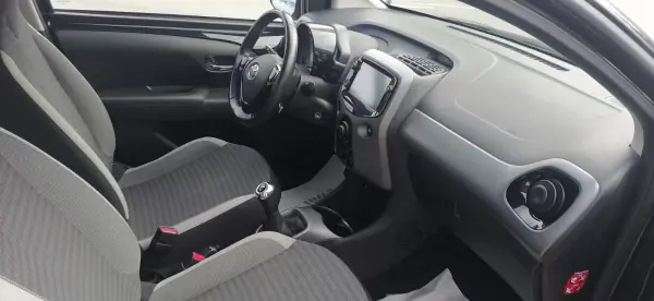 Toyota Aygo 2019 - 11900 EUR, 64090 km - AUTO.MOTO.pt - 64090km - foto 2 de 14