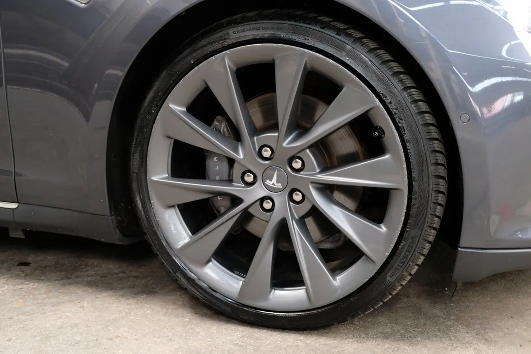 Tesla Model S 2015 - 27900 EUR, 126000 km - AUTO.MOTO.pt - 126000km - foto 4 de 10