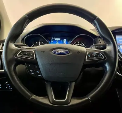 Ford Focus SW 2015 - 10750 EUR, 153000 km - AUTO.MOTO.pt - 153000km - foto 11 de 35