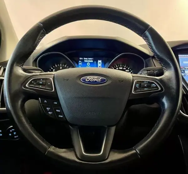 Ford Focus SW 2015 - 10750 EUR, 153000 km - AUTO.MOTO.pt - 153000km - foto 11 de 35