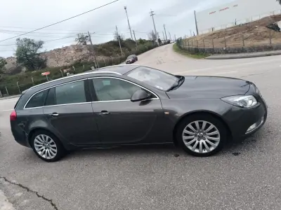 Opel Insignia 2010 - 7500 EUR, 206000 km - AUTO.MOTO.pt - 206000km - foto 13 de 31