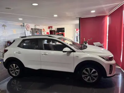 Kia Stonic 2023 - 15500 EUR, 91000 km - AUTO.MOTO.pt - 91000km - foto 3 de 16