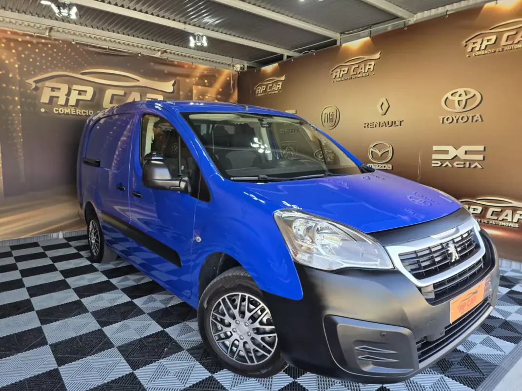 Peugeot PARTNER GIRAFON 2018 - 11990 EUR, 173000 km - AUTO.MOTO.pt - 173000km - foto 10 de 12