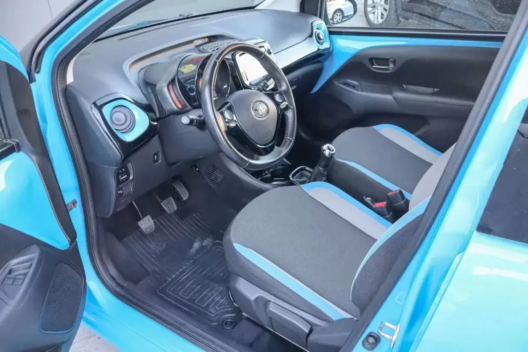 Toyota Aygo 2015 - 7990 EUR, 90537 km - 90537km - foto 8 de 20