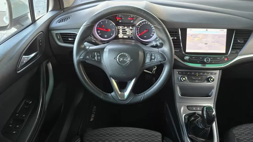 Opel Astra Sports Tourer 2017 - 11800 EUR, 141359 km - 141359km - foto 13 de 21